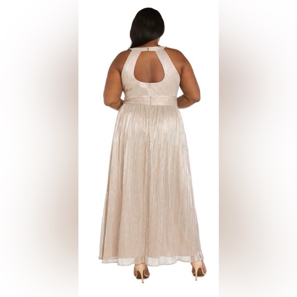 Plus Dress - Picture 8 of 11